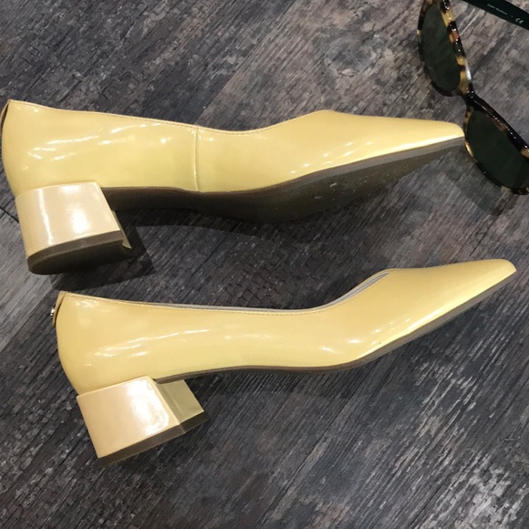 Anne Klein Aknorwood Butter Cream Pumps - Picture 6 of 12